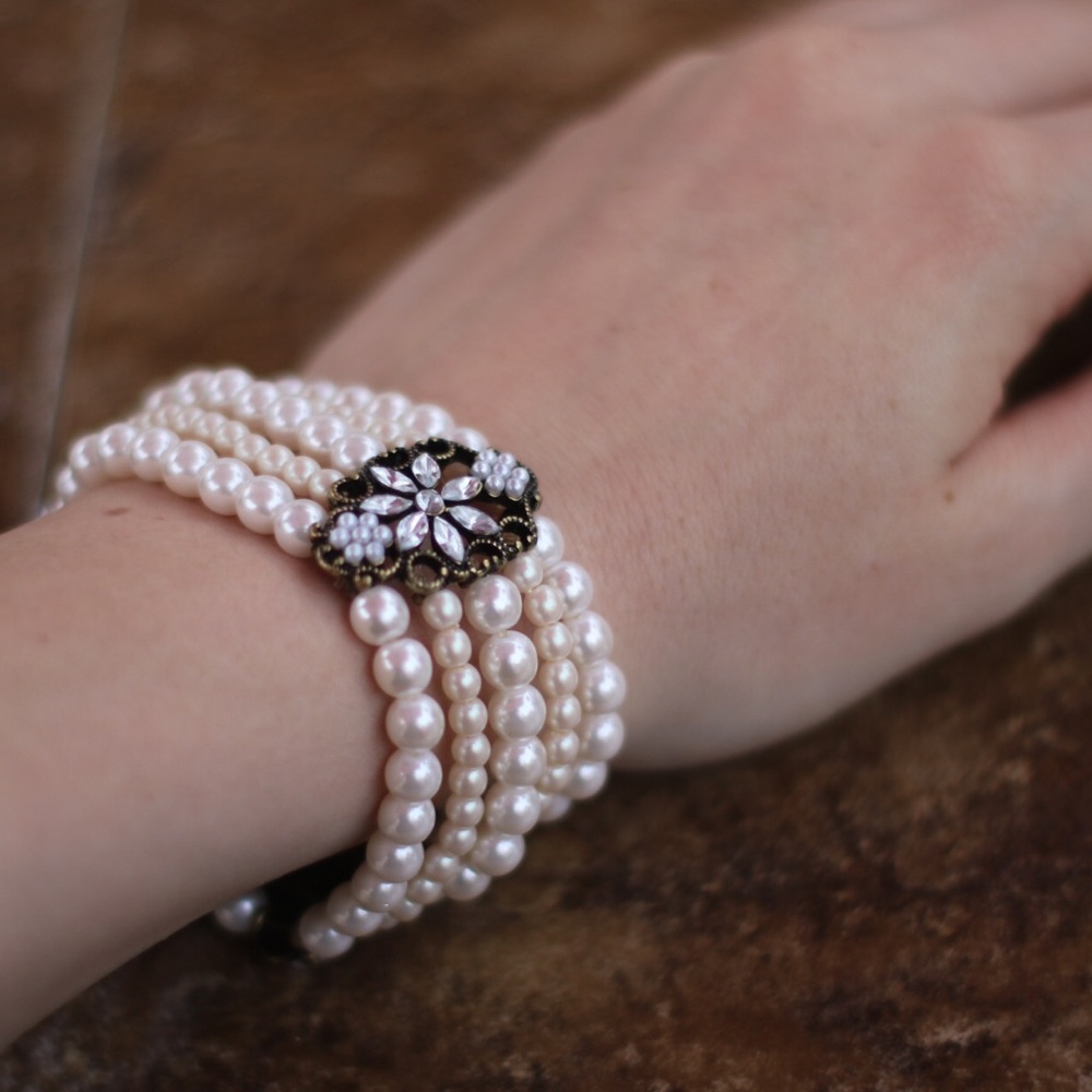 Pearl bracelet